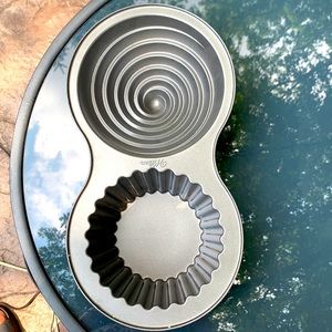 WILTON  jumbo cupcake pan